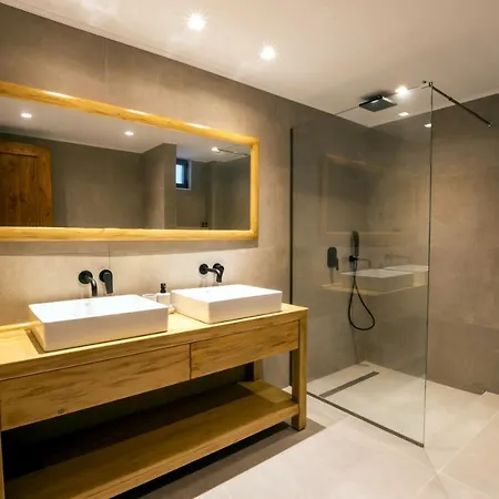 Cato Agro 4, Seafront With Private Pool 别墅 *