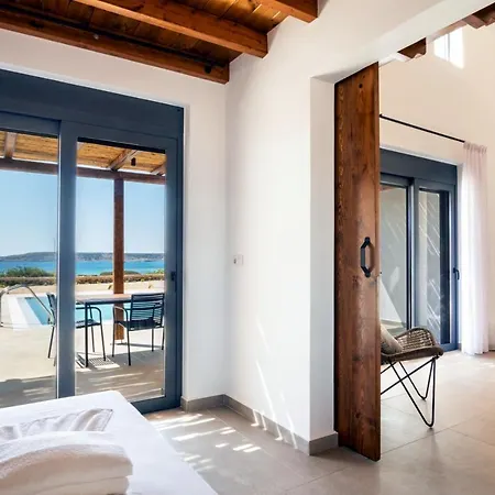 Cato Agro 4, Seafront With Private Pool 别墅