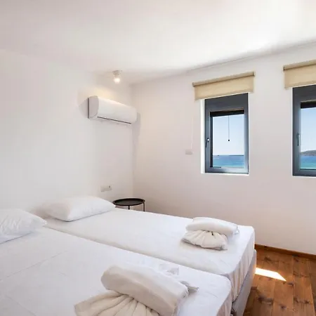 Cato Agro 4, Seafront With Private Pool * אפיארטיס